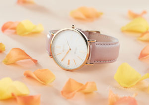 Werbefoto Uhr Rosenblätter